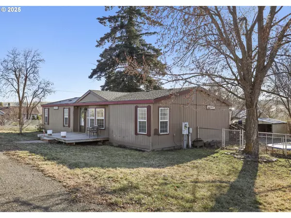 501 NW 3RD ST,  Dufur,  OR 97021