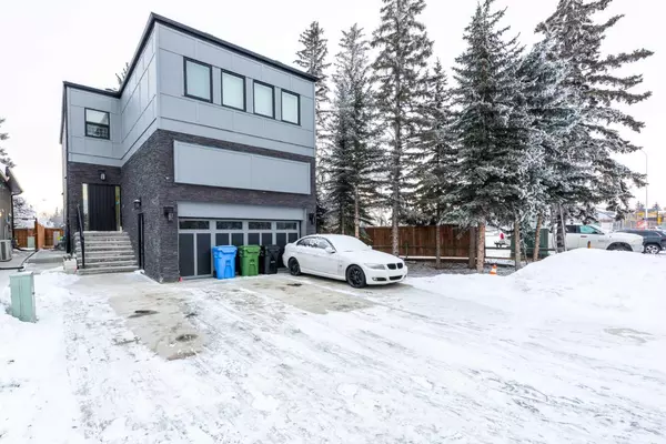 Calgary, AB T3H 0A1,6 Strathridge LN Southwest