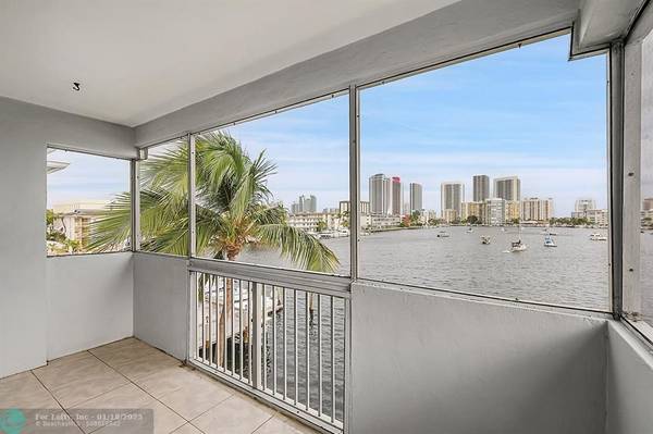 Hallandale Beach, FL 33009,462 Golden Isles Dr  #310