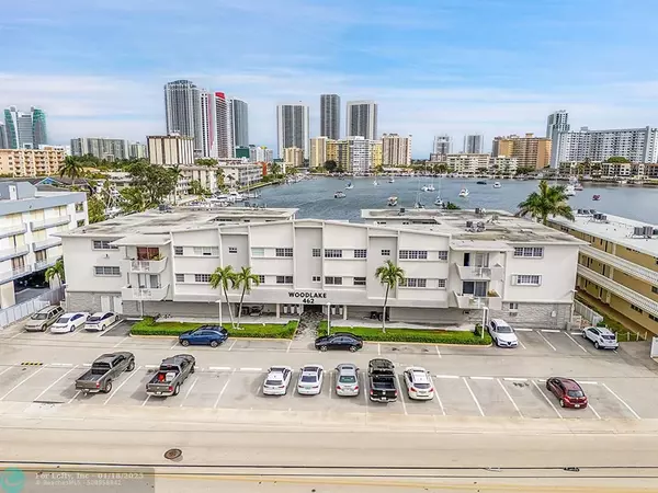 Hallandale Beach, FL 33009,462 Golden Isles Dr  #310