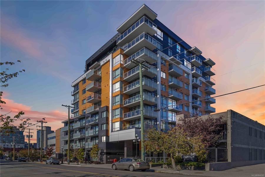 838 Broughton St #809, Victoria, BC V8W 1E4