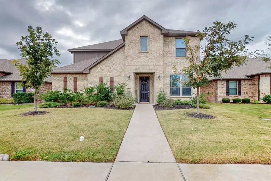 73 River Oaks Boulevard, Waxahachie, TX 75165