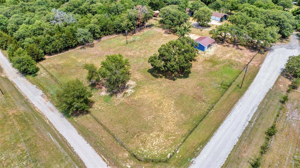 717 Woodbine Estates Road, Gainesville, TX 76240