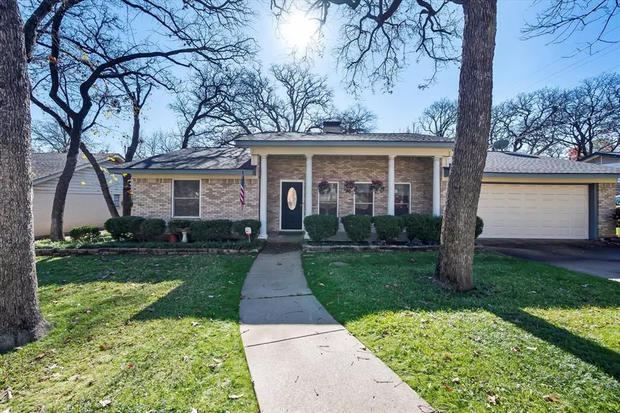 3312 Lynnwood Drive, Arlington, TX 76013