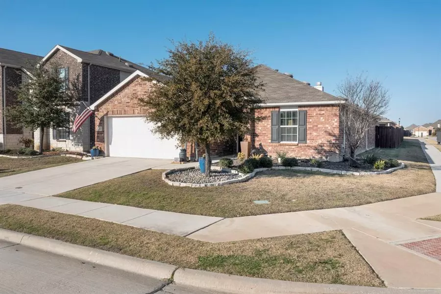 1833 Waggoner Drive, Aubrey, TX 76227