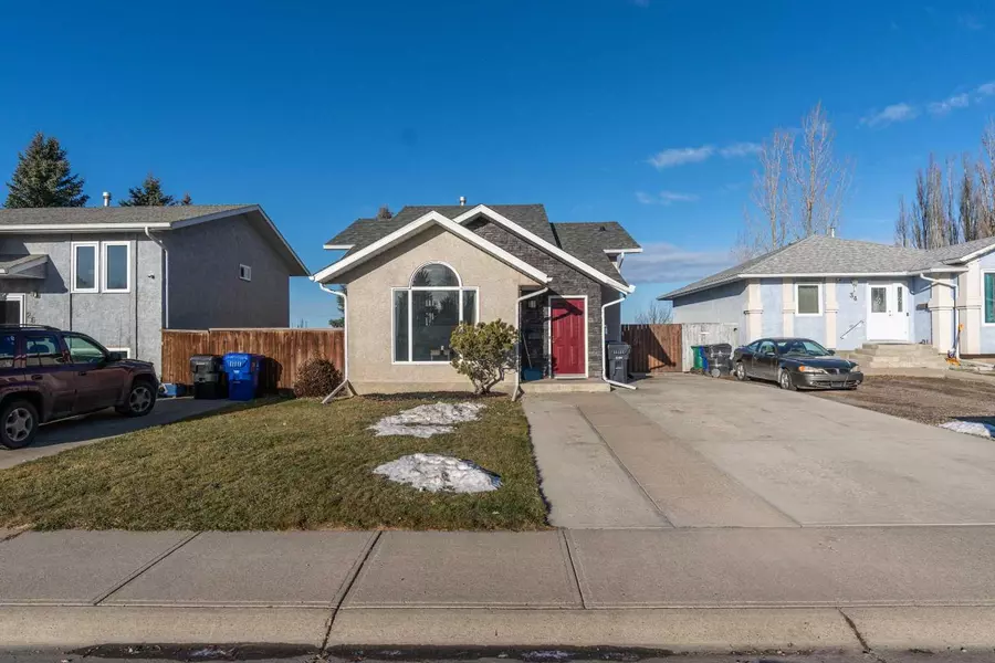 30 Stafford RD N, Lethbridge, AB T1H 6C9