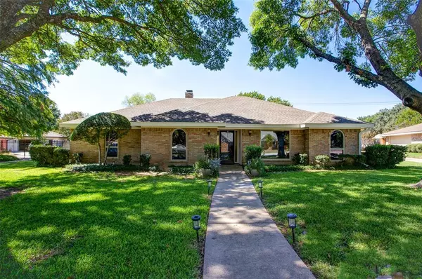 2313 Axminster Court, Grand Prairie, TX 75050