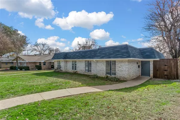 Dallas, TX 75240,7530 Thistle Lane