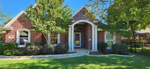 3819 Shorewood Drive, Arlington, TX 76016