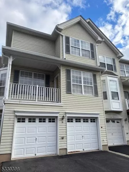 16 Worthington Ter, Raritan Twp., NJ 08822