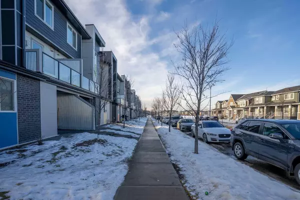 Calgary, AB T3N1M5,375 Redstone WALK NE #202