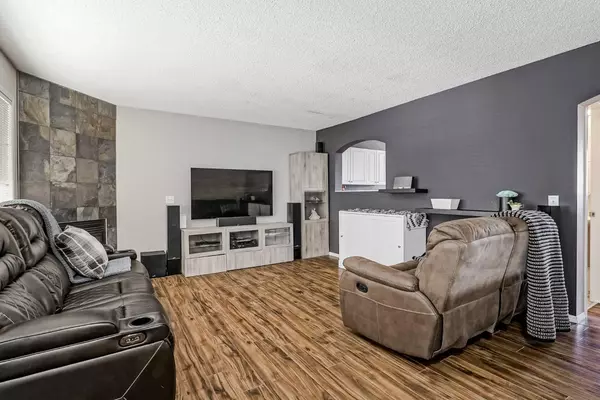 Chestermere, AB T1X 1N2,248 Stonemere PL