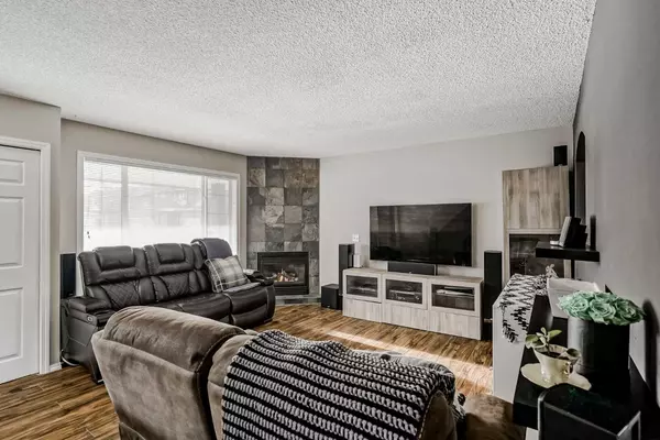 Chestermere, AB T1X 1N2,248 Stonemere PL