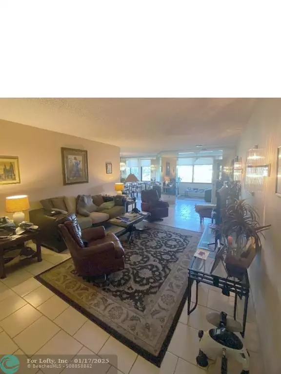 Lake Worth, FL 33467,4702 Fountains Dr  #305