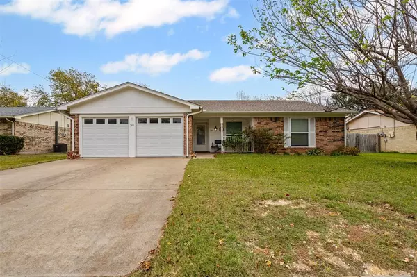 540 Ann Lois Lane,  Burleson,  TX 76028