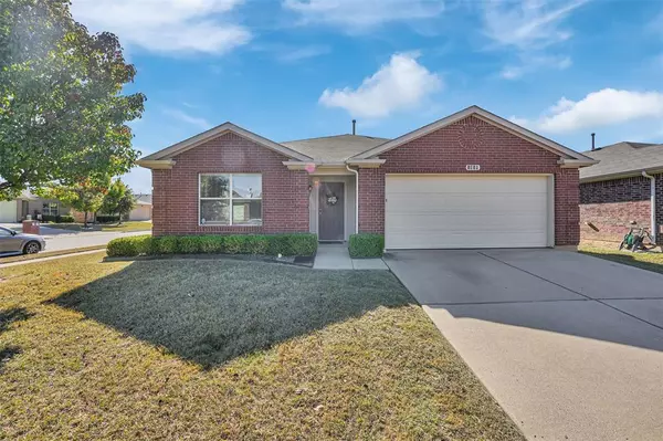 1816 Crested Butte Drive, Fort Worth, TX 76131