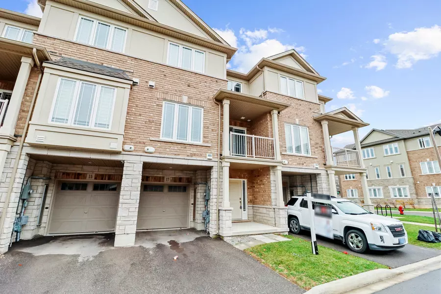 17 Laguna Village CRES, Hamilton, ON L8M 3M7