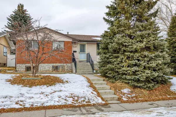 5228 44 AVE Northwest, Calgary, AB T3A 0L8