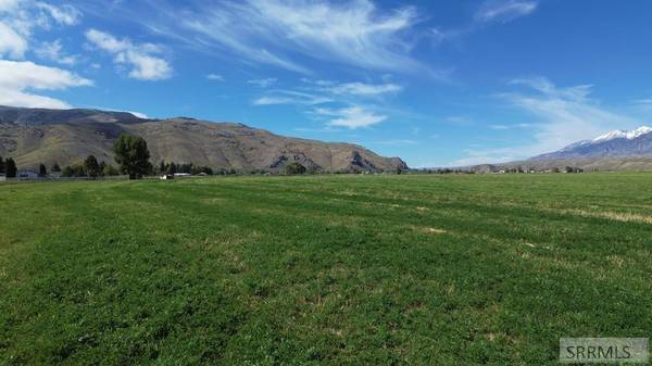 4498 Old Loop Road, Mackay, ID 83251