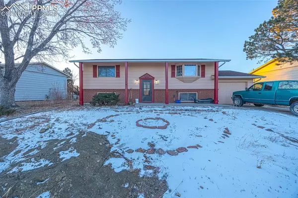 2841 Pinnacle DR, Colorado Springs, CO 80910