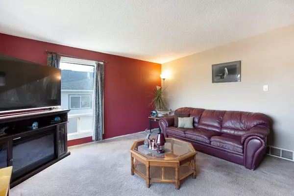 Calgary, AB T3B 2K3,4641 69 ST NW