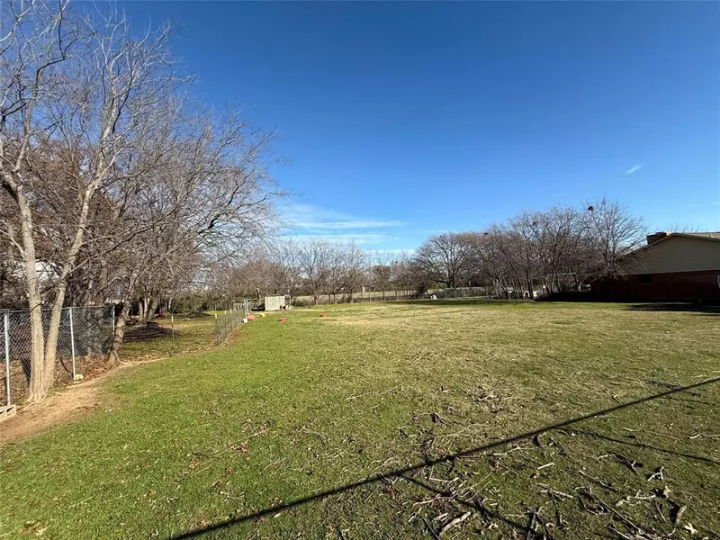 716 Del Drive, Denton, TX 76207