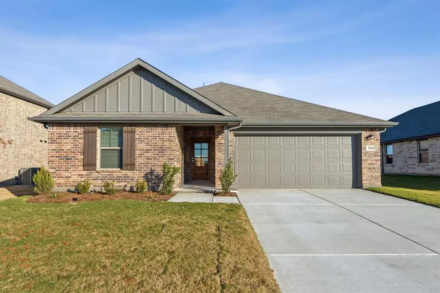 610 Ridgewood Drive, Van Alstyne, TX 75495