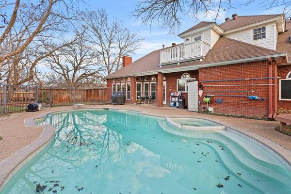 2714 Winding Hollow Lane, Arlington, TX 76006