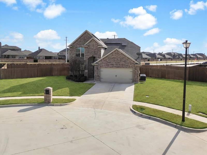 113 Live Oak Drive, Crowley, TX 76036