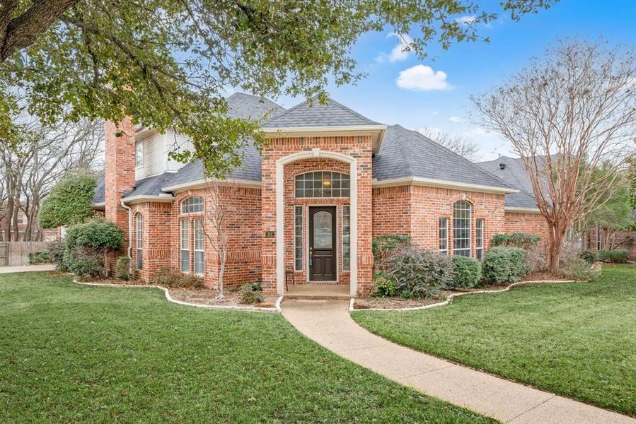 812 Vendome Court, Hurst, TX 76054