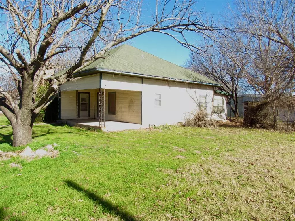 Lipan, TX 76462,202 Gandy Street