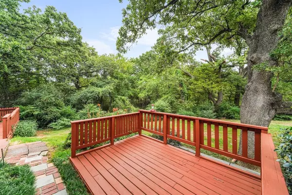 309 Georgian Oak Court, Lake Dallas, TX 75065