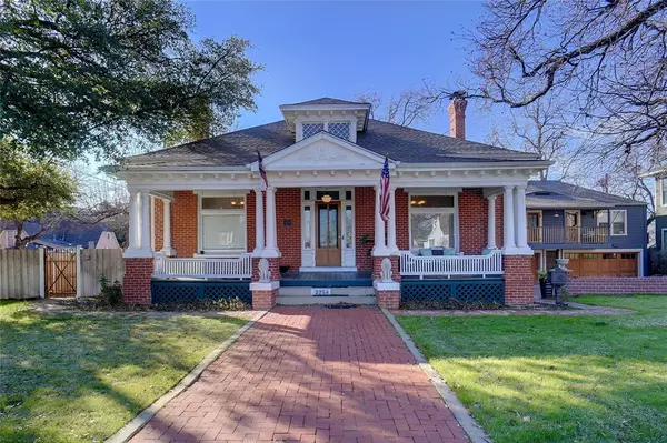 2264 Lipscomb Street, Fort Worth, TX 76110