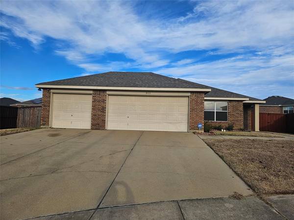 8111 Zephyr Court, Arlington, TX 76002