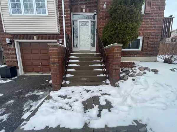 Oshawa, ON L1K 1X5,880 Meadowhill CT #Upper