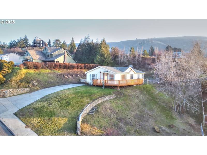 2608 E 15TH ST, The Dalles, OR 97058