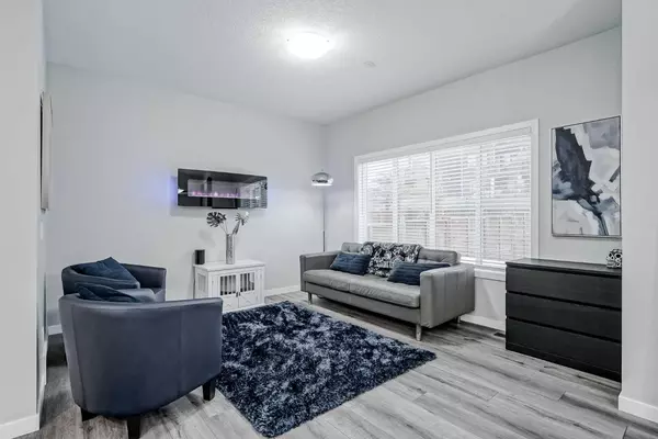 Calgary, AB T3P 1M8,217 Lucas CRES NW