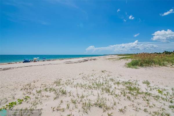 900 Jasmine Lane  #203, Vero Beach, FL 32963