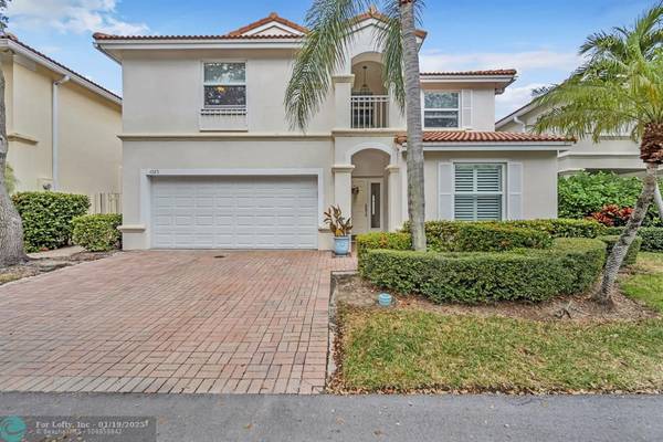 1025 Silverbell St, Hollywood, FL 33019