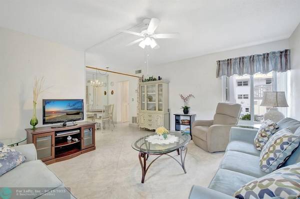 Lauderdale By The Sea, FL 33308,224 Hibiscus Ave  #256