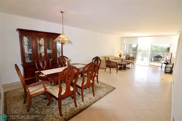 Pompano Beach, FL 33069,3510 Oaks Way  #604