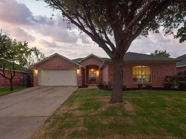 6918 Evening Shade Lane, Arlington, TX 76002