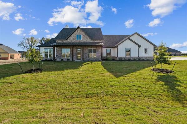 615 Gatlin Pass, Azle, TX 76020