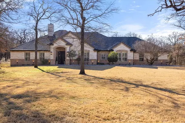 6108 Temple Oaks Court, Granbury, TX 76049