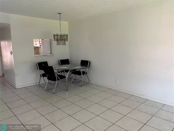 Sunrise, FL 33322,9480 Sunrise Lakes Blvd  #212