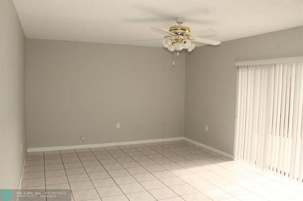 Hollywood, FL 33026,4087 Forest Hill Dr  #216