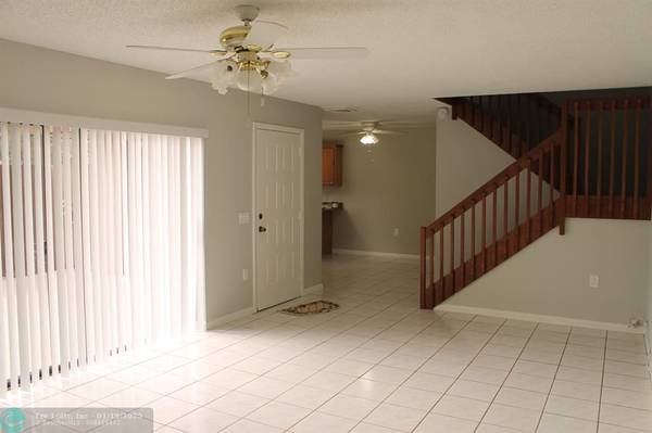 Hollywood, FL 33026,4087 Forest Hill Dr  #216