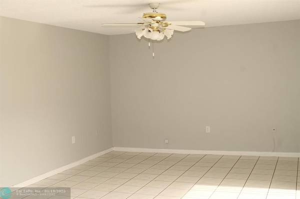 Hollywood, FL 33026,4087 Forest Hill Dr  #216