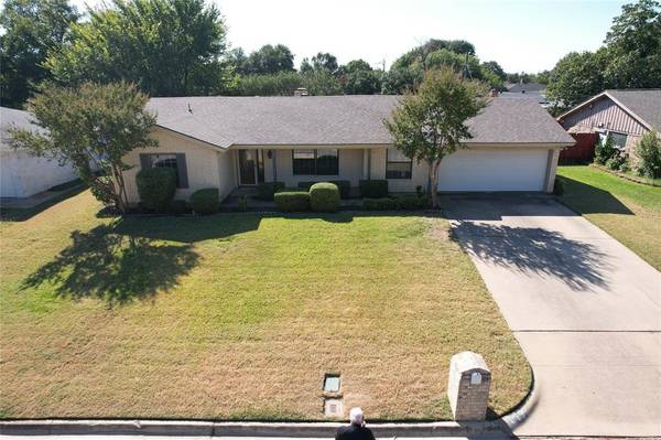 Hurst, TX 76054,417 W Pleasantview