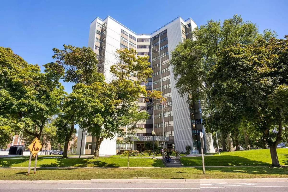 Mississauga, ON L5B 1R6,2323 Confederation Pkwy S #1207